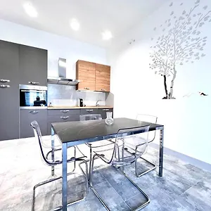 https://ubertini-house.it-tuscanyhotel.com